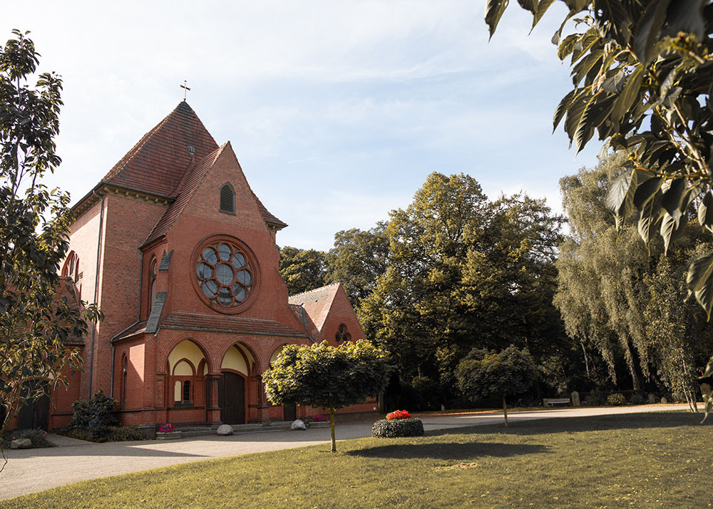 Aussenansicht von der Kapelle auf dem Parkfriedhof Eichhof