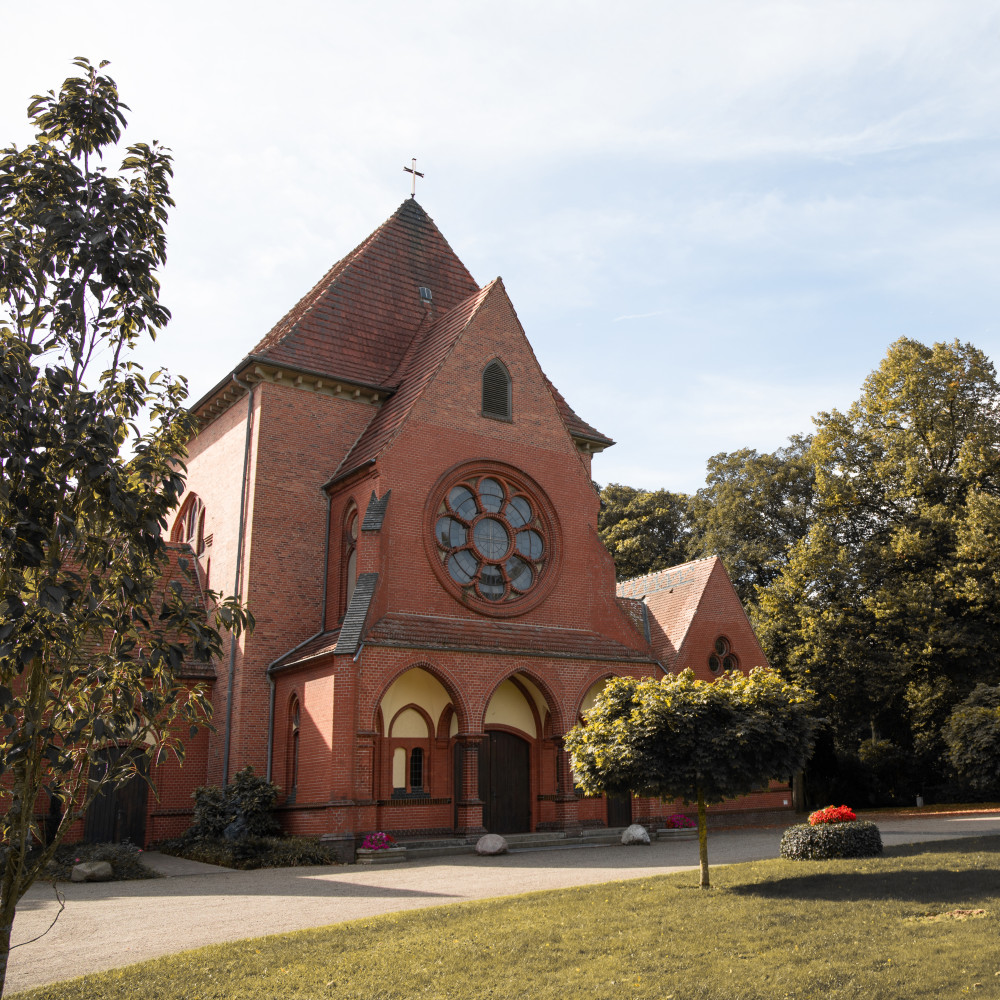 Aussenansicht von der Kapelle auf dem Parkfriedhof Eichhof