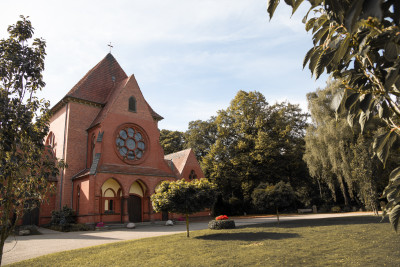 Aussenansicht von der Kapelle auf dem Parkfriedhof Eichhof
