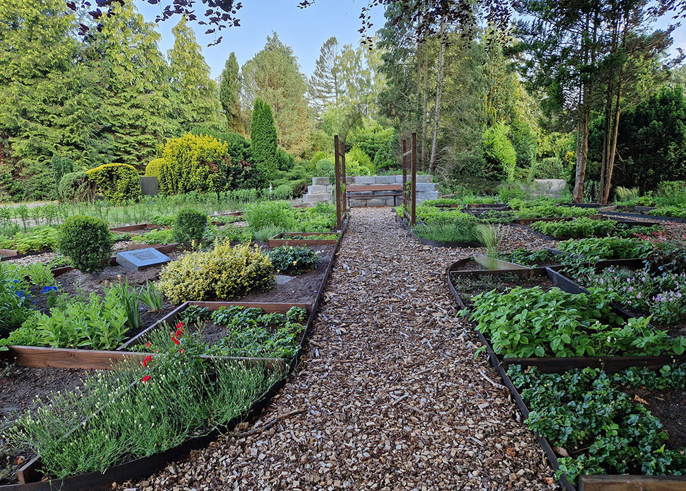 Begruenter Friedhof in Elmshorn